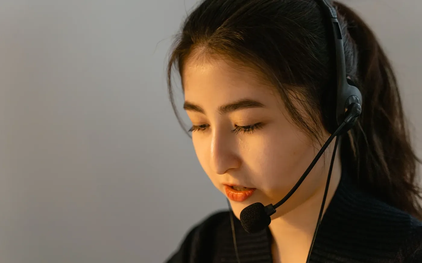 Licensed insurance agent on a headset quoting guaranteed issue carriers